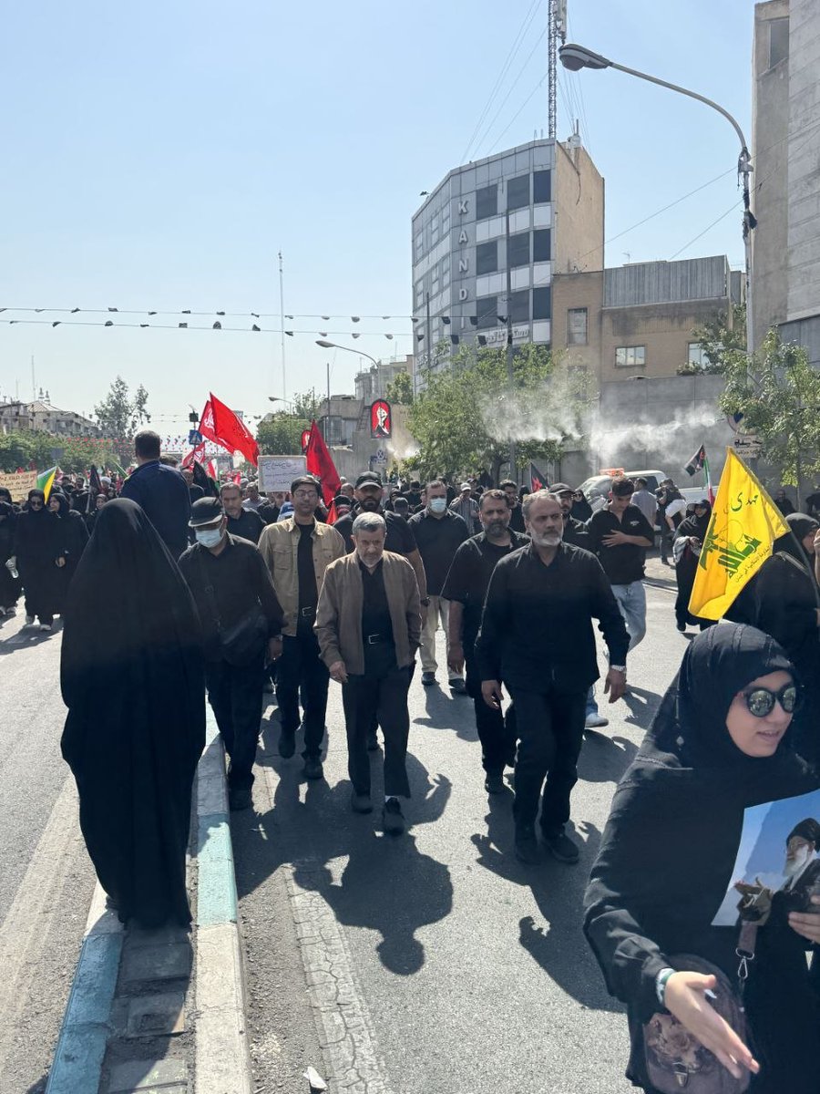 dolatebahar's tweet photo. تصاویر مردمی از حضور دکتر احمدی نژاد در مراسم تشییع رهبر شهید انقلاب
 ۱۵ تیرماه ۱۴۰۵ https://t.co/kDT45joGUy