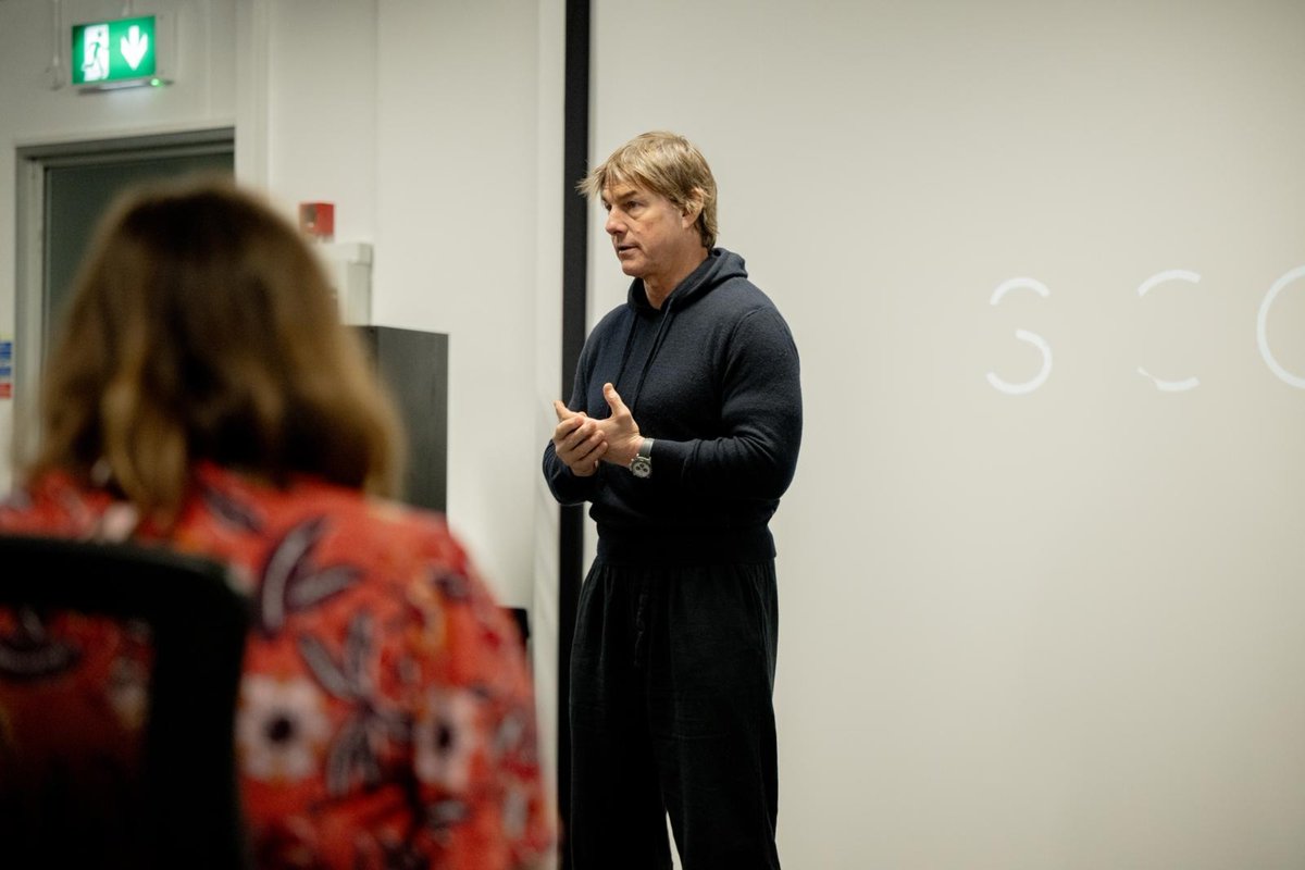 FanOf_TomCruise's tweet photo. Professor Cruise and his 4 hours long seminars

#TomCruise #MissionImpossible https://t.co/6QUO4FVtvt