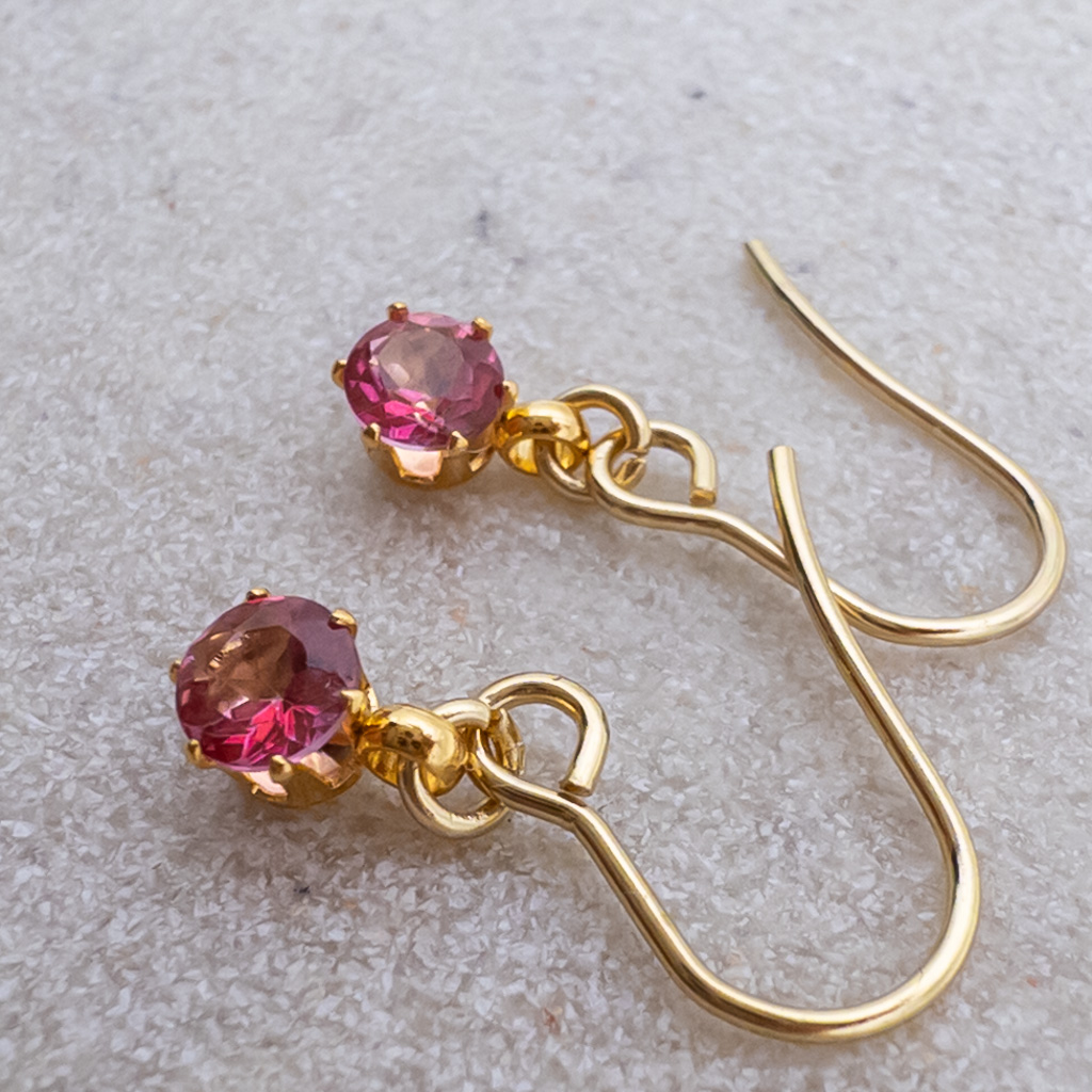OKAERI_parts's tweet photo. 普段使いに ピンクトパーズ 4mm フックピアス ＊Rire＊ 一粒ピアス ステンレス 天然石 ピアス💫

普段使いにピッタリピアス！ 
金属アレルギー持ちのわたしが自分用に作って愛用しているピアスシリーズ 😊
https://t.co/tjnp12n9mq

#天然石 #ハンドメイド #ピンクトパーズ https://t.co/v60uhSY55U