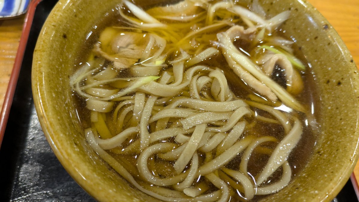 da10705's tweet photo. 江戸屋　鴨南
年齢高めの飲み会の中洲の締めは蕎麦
かなり幅広麺で食べ応えある麺と鴨出汁が旨い
カレー南と毎回悩む
https://t.co/TzZSHHP1YO https://t.co/2TffURGJUk