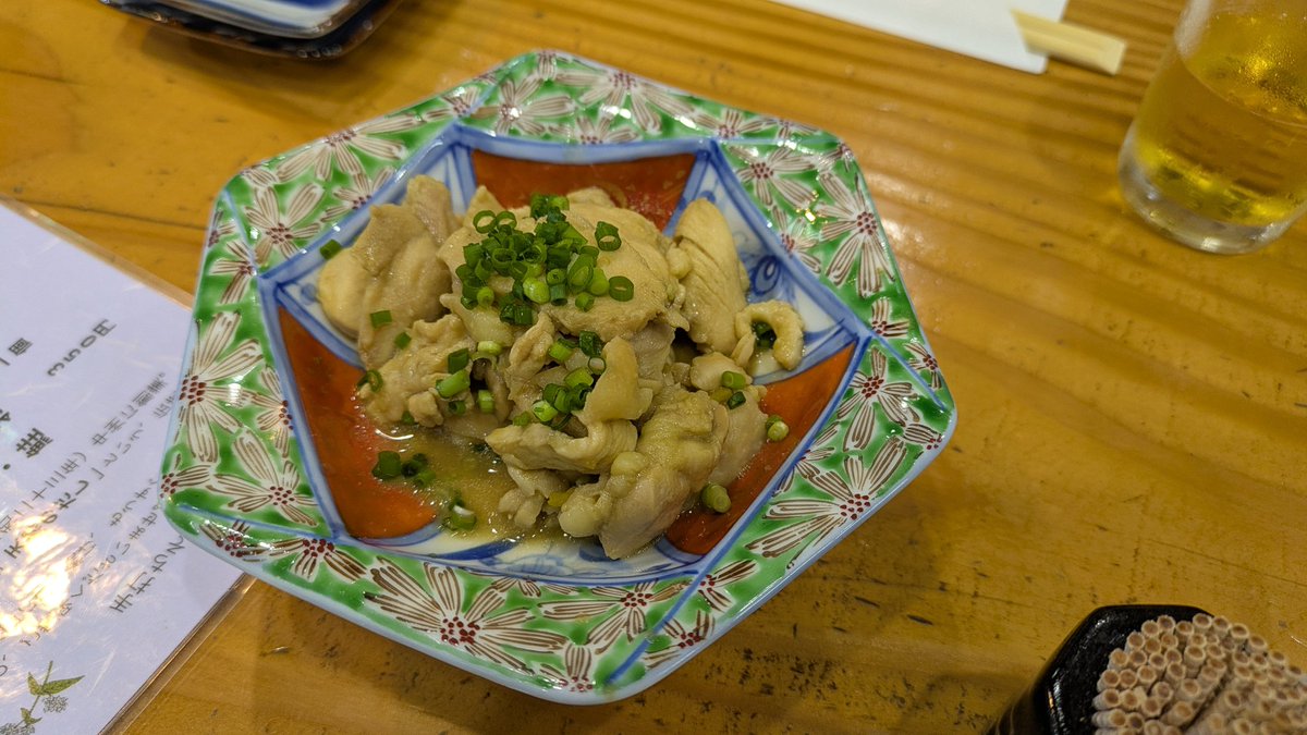 da10705's tweet photo. 江戸屋　鴨南
年齢高めの飲み会の中洲の締めは蕎麦
かなり幅広麺で食べ応えある麺と鴨出汁が旨い
カレー南と毎回悩む
https://t.co/TzZSHHP1YO https://t.co/2TffURGJUk