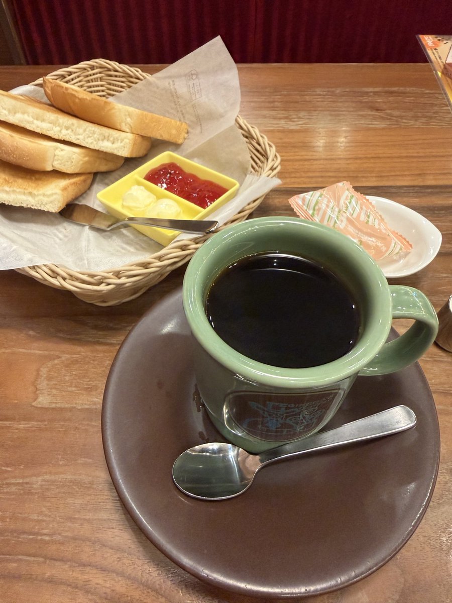 chiaki13a's tweet photo. おはようございます😃
時間間違えて早く出かけちゃったので、
ちょっとコーヒーでくつろぎます♪
#コメダ珈琲 https://t.co/oNxvw9ULYh