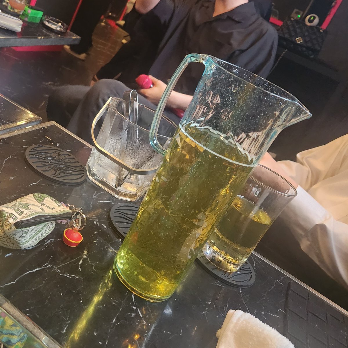 mccsr_79's tweet photo. で、ハピハピついでにこの時間になると思ってないじゃんね
うんこバーからの仲良しサパーの後処理
終わってる松本とサシは10年以上振りかもしれなくてわろた

今日休みとはいえやり過ぎましたね
今からお家に帰ります🚃 https://t.co/YdFm1bMmx2
