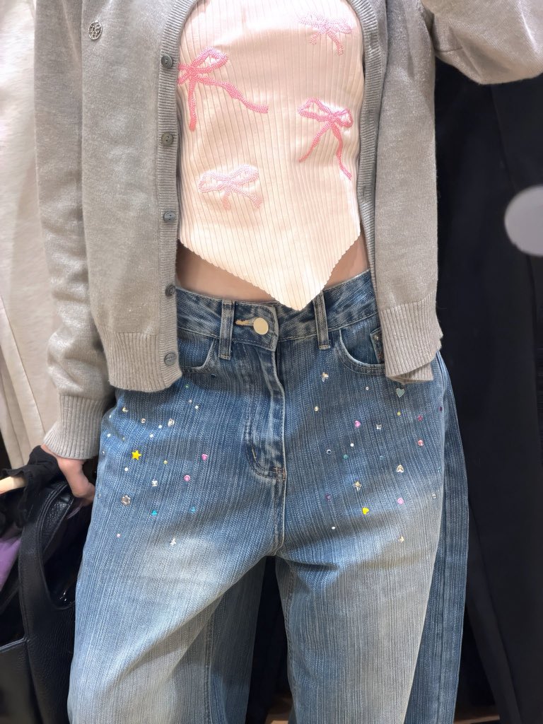 yoxrgravity's tweet photo. นี่คือกางกางที่ sold out ไวที่สุด ;-; ร้านเติมของแล้วคับ ครบไซส์ xs - xl เลย บอกแล้ว glitter jeans มันน่ารักกก น่ารักยันตูด 🥣⭐️💘 https://t.co/Xyf9nrXnBq