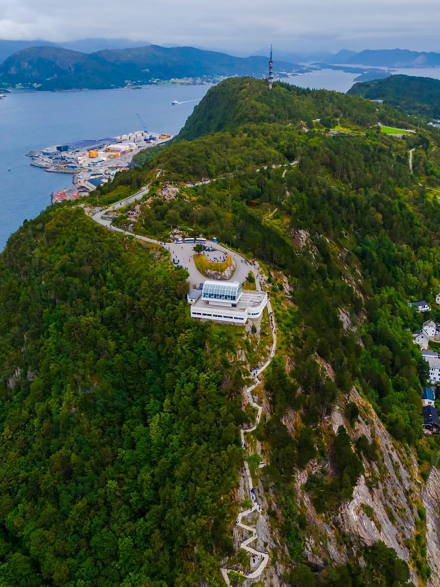 world_tourists_'s tweet photo. 📍Alesund, Norway 🇳🇴 https://t.co/2n5ESgFioP