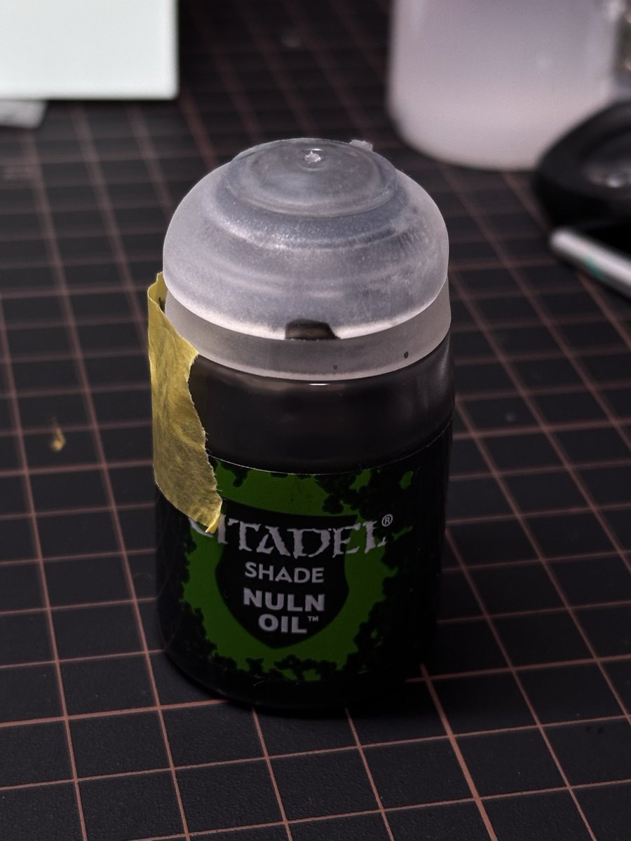 eureka_1014's tweet photo. 最近スミイレにはシタデルのNULN OILを使っててさあ
shadeだから既にシャバいんだけど
これをさらに薄めて使っとるわけよな

色は二枚目右のような大雑把に言えばクリアブラックなので
下地の色を少し透過するんだよね https://t.co/JauD56k3Oj