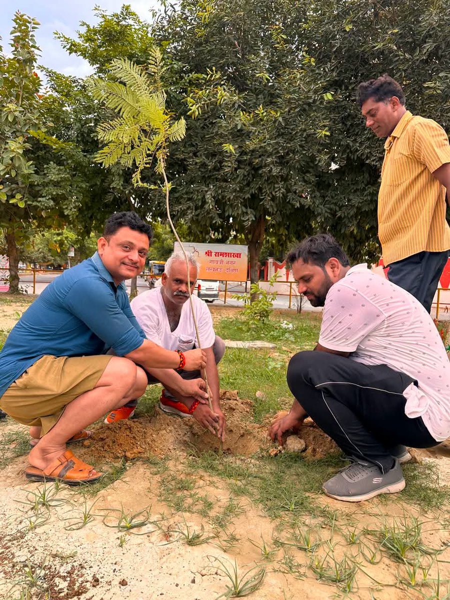 manishnarayanJN's tweet photo. आज लखनऊ स्थित राष्ट्रीय स्वयंसेवक संघ की राम शाखा में आयोजित वृक्षारोपण कार्यक्रम में सहभागिता की।

"एक वृक्ष, अनेक पीढ़ियों का भविष्य" के संकल्प के साथ पर्यावरण संरक्षण एवं प्रकृति संवर्धन का संदेश दिया। वृक्षारोपण केवल एक अभियान नहीं, बल्कि आने वाली पीढ़ियों के प्रति हमारा https://t.co/XRhfLisFRP