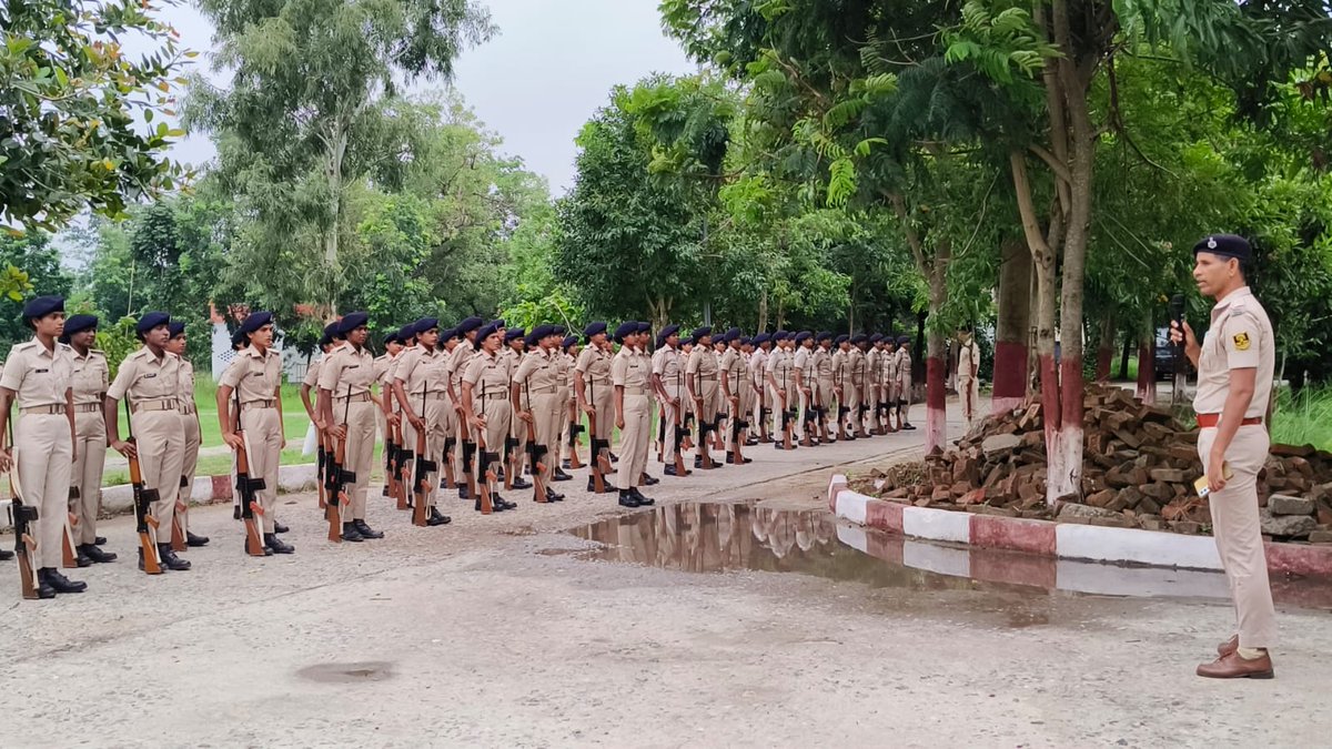 SpSheohar's tweet photo. पुलिस अधीक्षक महोदय शिवहर, के निर्देशन में अनुशासन एवं शारीरिक दक्षता बनाए रखने हेतु दिनांक-07.07.2026 को पुलिस केंद्र शिवहर में प्रातः कालीन परेड का आयोजन किया गया !
#sheohar 
#police
#lawandorder 
@bihar_police https://t.co/GjJrPgCR00