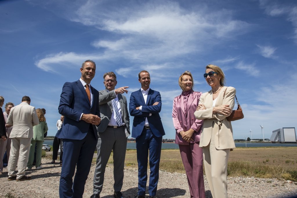 hugodejonge's tweet photo. Dit was een maandag om trots op te zijn. Vier bewindspersonen bezochten Zeeland en zagen met eigen ogen waar onze provincie voor staat én wat Zeeland Nederland te bieden heeft. Samen met het Rijk bouwen we aan een sterk en toekomstbestendig Zeeland.

🔗 https://t.co/AXr2OyriMm https://t.co/oHZ5LjQiCu