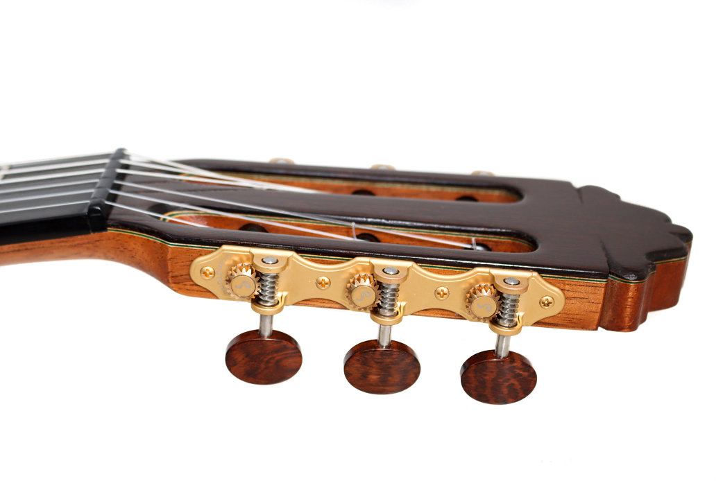 GdeLuthier's tweet photo. Recently arrived, new Paulino Bernabe model 50 cedar 2026, Canadian cedar for the top and Cocobolo for back and sides. Beauty &amp; Balance. Best in class.
More information: https://t.co/wFiQmbSRYk

Play your Dreams !
https://t.co/BbXxmjKisE https://t.co/e5kS8DW3pL