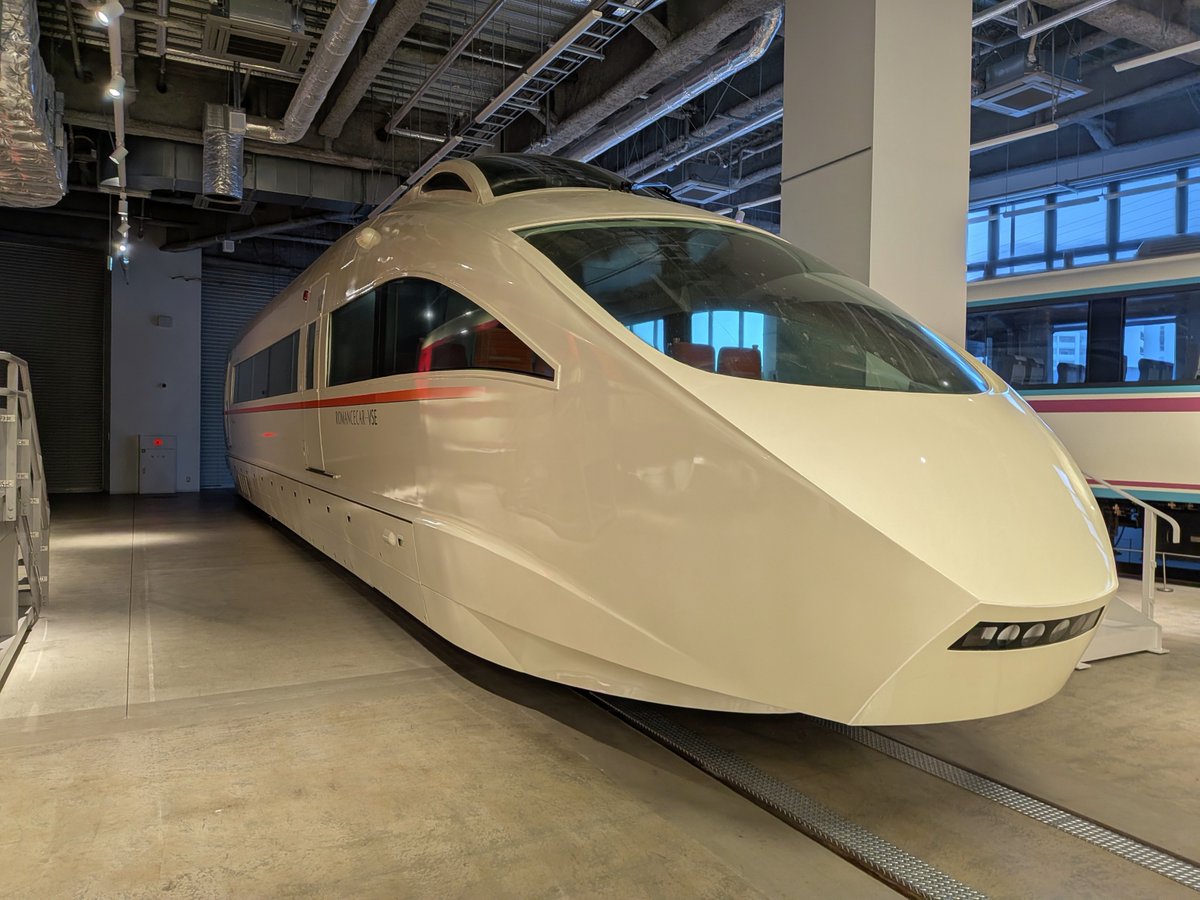 odakyu_pr's tweet photo. #ロマンスカーVSE （#50000形）がどのように生まれたのか―

#ロマンスカーミュージアム では、7/15（水）から企画展「VSEができるまで」を開催🚅
設計過程で実際に使われた模型や図面、デザインスケッチを初めて一堂に展示🎨

VSE誕生までの物語を、ぜひご覧ください✨

詳しくは👇
https://t.co/1SVJ2bKQDH