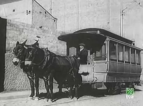 Pucurull's tweet photo. QUE BONICA ÉS BARCELONA
El 27 de juny de 1872 va entrar en servei el primer tramvia. Arrossegat per dues mules, anava des de les Drassanes a la plaça Lesseps (llavors Josepets), pujant per la Rambla, Passeig de Gràcia i Major de Gràcia. https://t.co/sXQHJW2zMF