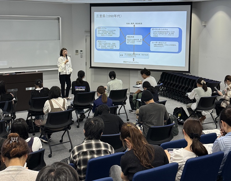 shiga_ebrisk's tweet photo. 【開催報告】先端研究セミナー「真珠産業の危機と再生から学ぶ、コモンズのガバナンスと「変革的ラグジュアリー」 講師：山下裕子　先生（ 青山学院大学 経営学部 マーケティング学科教授）：7月2日
https://t.co/0XvbO1fb0h https://t.co/I77m7FUHBK