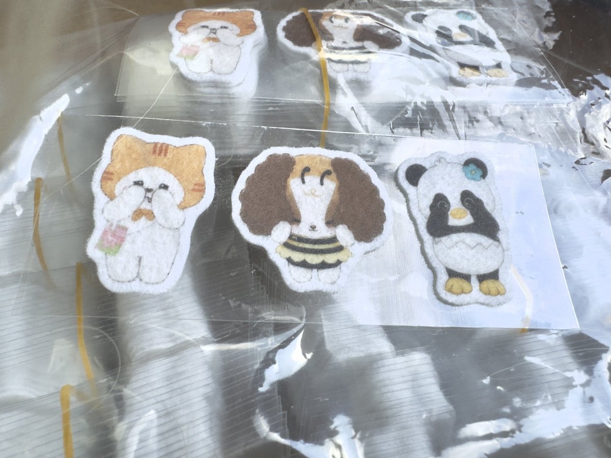 Y8Z2K's tweet photo. I made these bubble stickers for the GR Taipei Fan Meeting, but the GMM Book Fair came first. 🥹

If anyone would like one on July 28, let me know! I’ll make some extras and bring them to Bangkok. 

#ViewMim #Vimmy #MuvMuv #Lunar https://t.co/En6n6nvYku