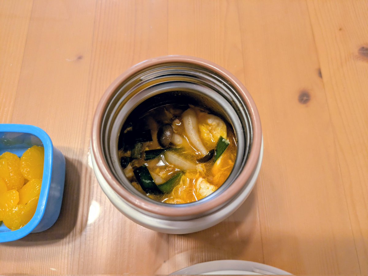 prettymonsterjp's tweet photo. 小5息子の今日の塾弁
手作りシュウマイ、韓国風カルビスープほか
#塾弁 https://t.co/XiKHNjQT25