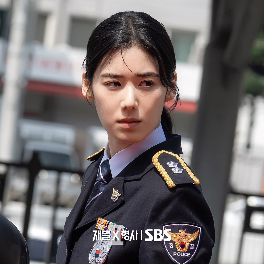 Jungeunchae_th's tweet photo. <#FlexxCop2 > จูฮเยรา หัวหน้าทีมสืบสวนรุ่นเก๋า เอซแห่งสำนักงานตำรวจแห่งชาติ

ติดตาม จองอึนแช ลุคสุดเท่ได้ใน📍วันที่ 7 สิงหาคมนี้ ที่ Disney+

#จองอึนแช #JungEunchae #정은채 https://t.co/qbU9xjLaHx