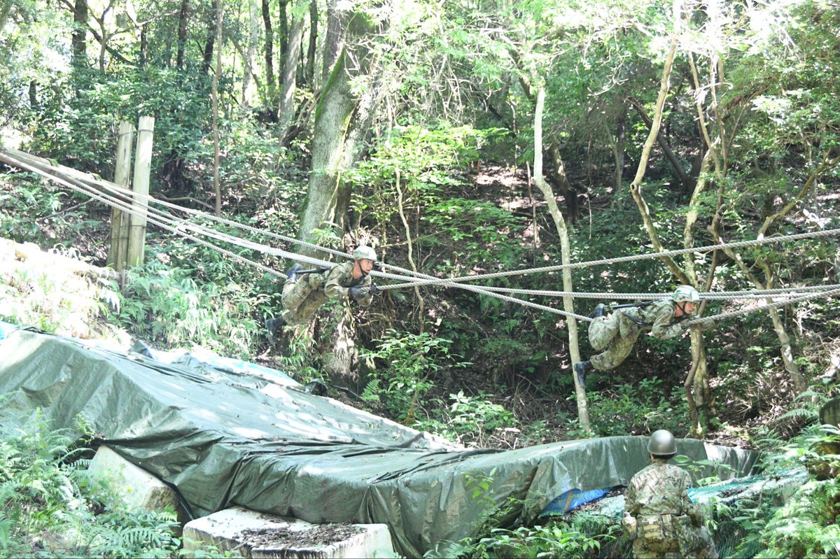 JGSDF_OCS's tweet photo. 【武装障害走検定（Ｉ課程）】
＃幹部への道2026

武装障害走検定を行いました。
気温30℃越えの中、数多くの障害を乗り越え、全力を出し切った候補生の表情は達成感に満ち溢れていました。

#防衛省　#剛健　＃久留米　#自己啓発 https://t.co/JgNElcgsNB