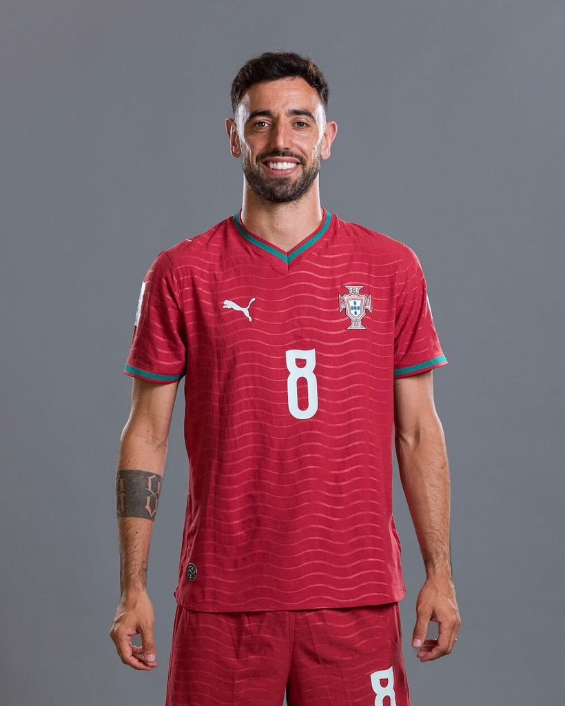 35pergamonnn's tweet photo. Dünya üzerine bir ihanet daha eklendi,hem futbola hem de,Portekiz futbol tarihine ihanet eden bu şahıs,Portekiz’den sınır dışı edilmelidir,ayrıca son dakikalarda Bernardo Silva’nın Rodriyle kavgasının maça etkisi çok fazlaydı😡 https://t.co/S6VN5HmETf