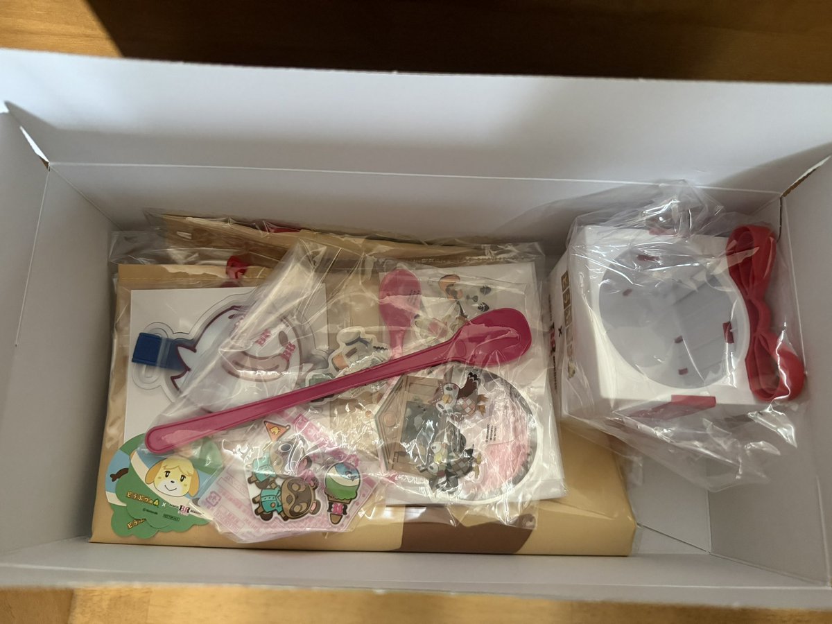namy2's tweet photo. 先月のドラクエに引き続き、今月のどうぶつの森コラボセットもなんだかんだ一通り購入してしまいました。ドラクエの時に8つセットは会計までに時間がかかることがわかっていたのでモバイルオーダーにしておいて正解でした。冷蔵庫がまたアイスだらけにw　#31アイス　#どうぶつの森 https://t.co/k7US7Yie66
