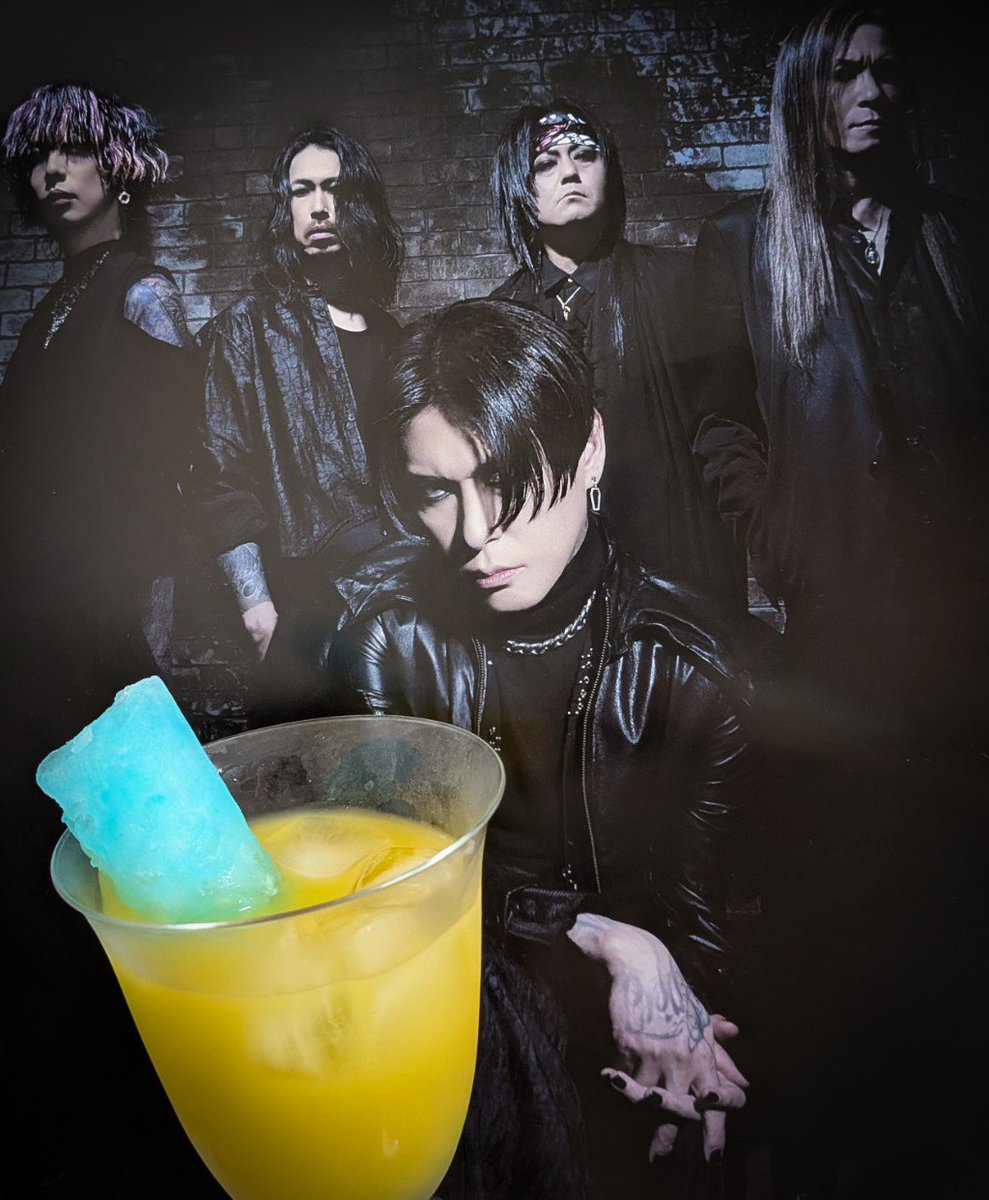 __con_chan's tweet photo. ロカホリンチに行けない悲しみを、
DIYパワーに😎お手製GERO！！ https://t.co/83qgJGdYca