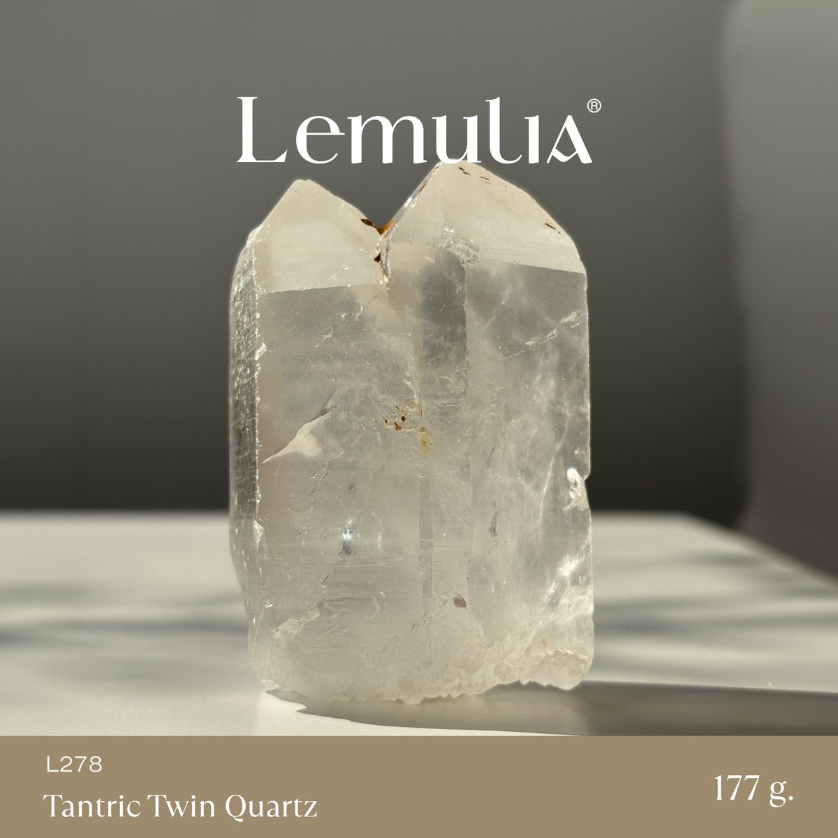 dew_merrycafe's tweet photo. "คู่แฝดแห่งจิตวิญญาณ"
(Twin Soul Quartz)
💕 Tantric Twin Quartz ชิ้นนี้
ให้พลังงานในเรื่องการเชื่อมโยงความสัมพันธ์
ไม่ว่าจะเป็นคู่รัก คู่หู หรือแม้แต่การเชื่อมส่วนต่าง ๆ
ในตัวเราเองให้กลับมาเป็นหนึ่งเดียว
L278 Tantric Twin Quartz
ราคา 5,030 บาท
#DEWellnessMerryCafe https://t.co/rBP3M2ROMb