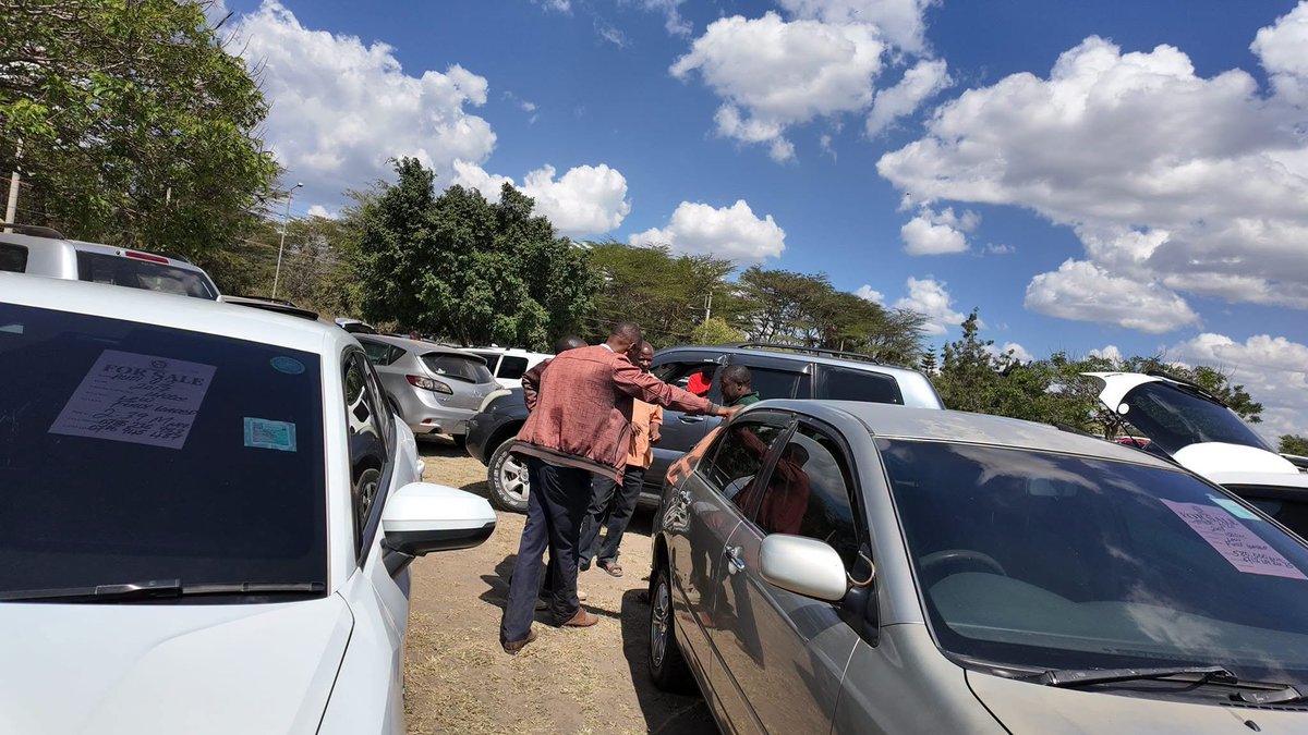 KabaKenya's tweet photo. DID YOU KNOW?
A well-maintained car doesn't just last longer—it also holds its value better!
Here are 4 simple habits that you should follow:
✅Change engine oil on schedule.
✅Check tyre pressure regularly.
✅Don't ignore dashboard warning lights. https://t.co/qf8e44msAX