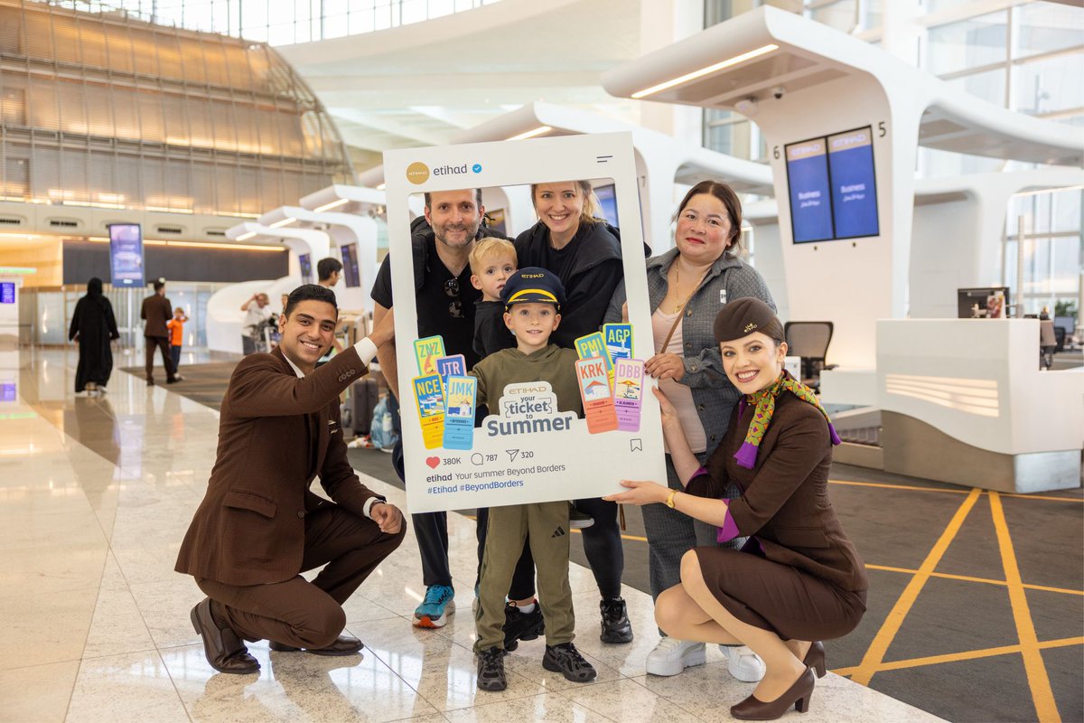 Gate7aviation's tweet photo. Etihad célèbre les départs en vacances en famille "your ticket for summer" #Etihad #Beyondborders ☀️✈️👨‍👩‍👧‍👦 https://t.co/bWeuDh0tYQ