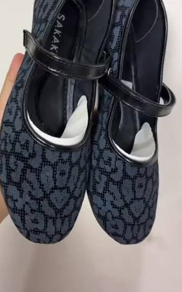 eternalkimjin's tweet photo. WTS SAKAKI FLATSHOES LEOPARD BLACK 
ukuran : 40

Masih baru belum dipake sama sekali, dijual karena kebesaran ): aku jual rugi, kalian drop aja di komen/dm mau angkut di harga brp atau bisa tanya2 dulu  

#WTS #zonauang #zonajajan #zonaba #zonajualan #flatshoes https://t.co/cDptRnK2f5