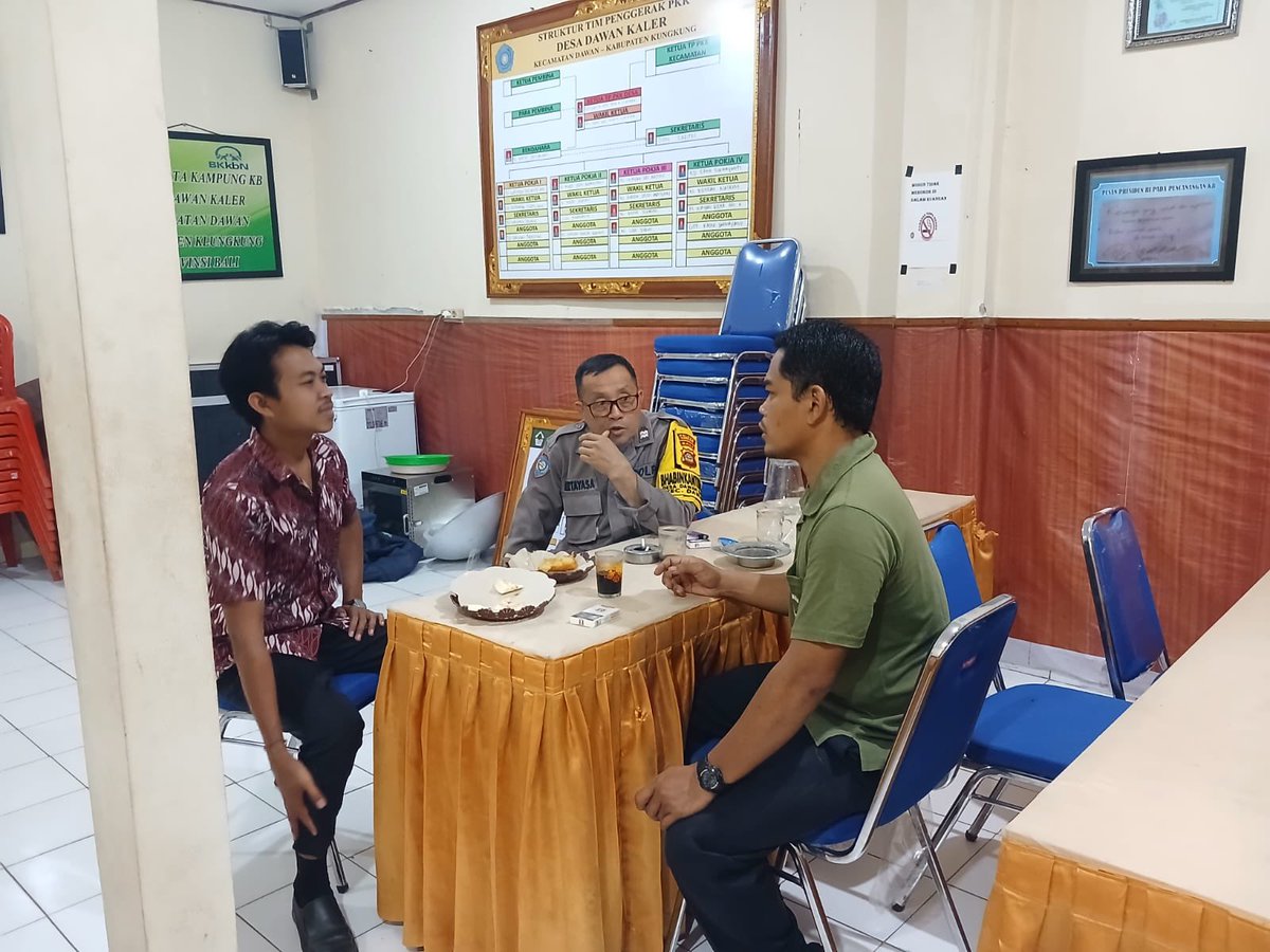 polsekdawanp's tweet photo. BHABINKAMTIBMAS DESA DAWAN KALER SAMBANG KANTOR DESA, PANTAU TAHAPAN PILPERBEKEL

Bhabinkamtibmas Desa Dawan Kaler, AIPTU I Nyoman Kertayasa, melaksanakan kegiatan sambang dan DDS di Kantor Desa Dawan Kaler, Selasa (7/7/2026), guna memantau perkembangan tahapan Pemilihan Perbekel https://t.co/f3tdYnQewj