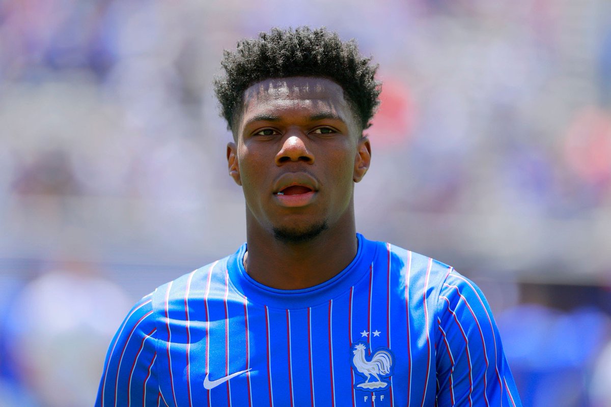 FrankEra_'s tweet photo. 🚨🇫🇷 | JUST IN:

#MUFC are READY if Real Madrid decide to sell Aurélien Tchouaméni. 

The Spanish club would prefer to make sales BEFORE funding further arrivals, and United have held talks to ASCERTAIN their stance on the midfielder.

[@lauriewhitwell/@mjcritchley] https://t.co/IGeo3pwV7O