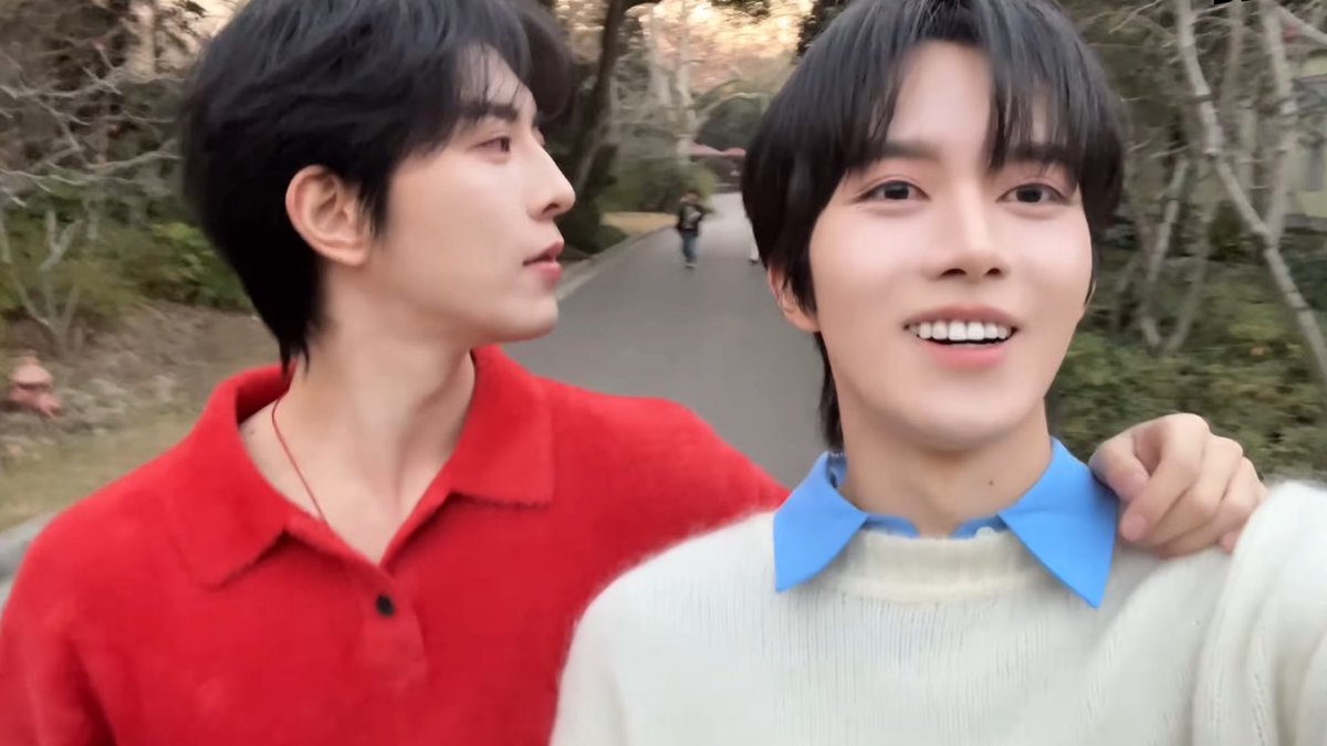 Eqn55's tweet photo. Rewatching their duo vlogs realizing how dear they are to me bc of how different everything feels when it’s just the two of them
You can literally see how much they enjoy spending time together
So full of energy, so happy and so free

Praying we get more moments like this soon https://t.co/wNwrKlq5Nt