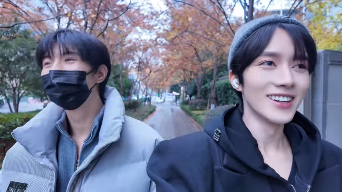 Eqn55's tweet photo. Rewatching their duo vlogs realizing how dear they are to me bc of how different everything feels when it’s just the two of them
You can literally see how much they enjoy spending time together
So full of energy, so happy and so free

Praying we get more moments like this soon https://t.co/wNwrKlq5Nt