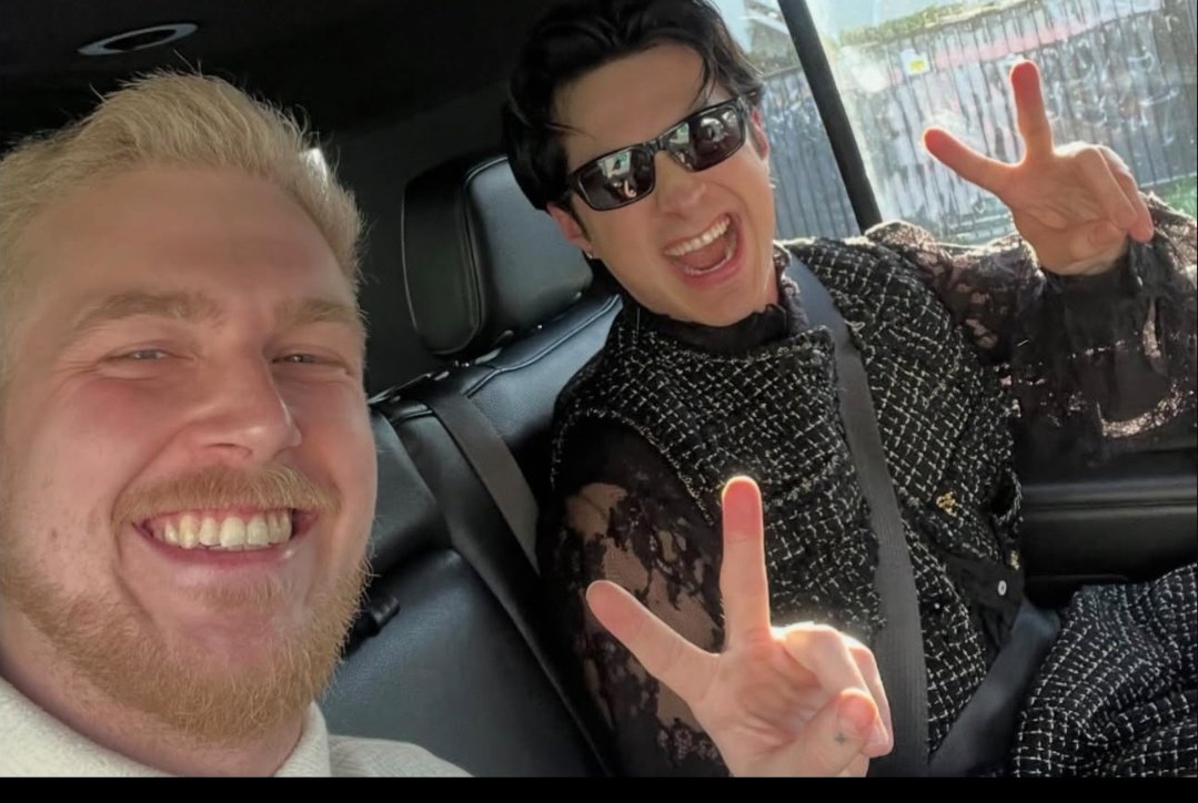 hudsonsthighs's tweet photo. I'm moving once again for Hudzach. Good morning @Hudson film the next shortfilm w him and let it be gay. https://t.co/6BAR5Kx7xU