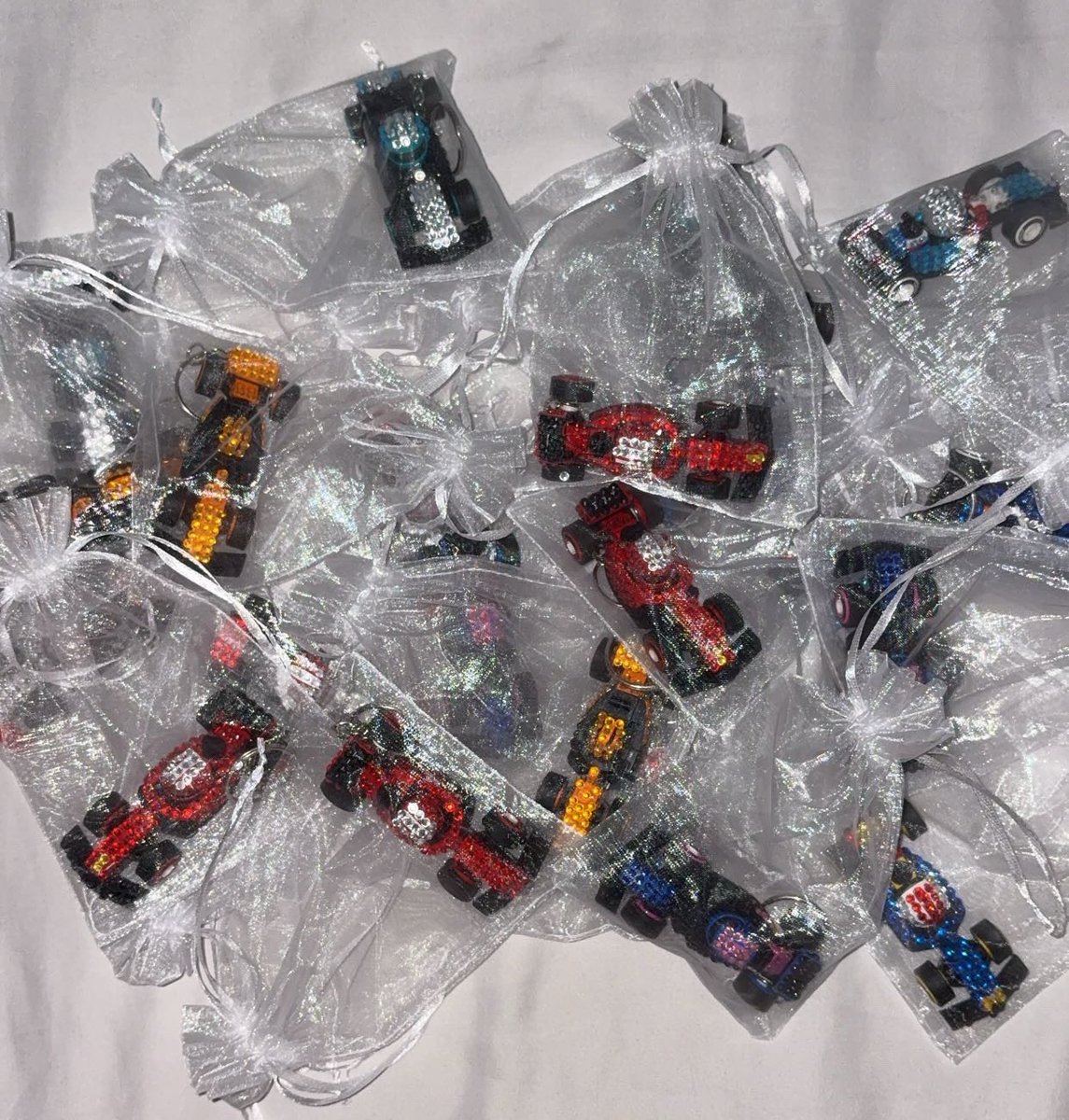 SafSmiless's tweet photo. ⭐ GIVEAWAY ⭐ 

✨Bedazzled Mini Lego F1 Keychains!

✨To enter you need to like AND retweet!

✨Deadline is Monday 13th of July!

The 5 winners will be contacted in DMs! (limited supply so first come first serve basis)

Good luck! https://t.co/4Ex4IwLDSR
