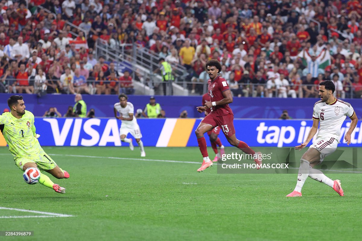 CopaLendas's tweet photo. Mikel Merino, Espanha 🇪🇸.
Portugal 🇵🇹 0 x 1 🇪🇸 Espanha.
Copa do Mundo de 2026, Estados Unidos 🇺🇸/México 🇲🇽/Canadá 🇨🇦.
#merino #españa #worldcup2026 #copa2026 #usa26 #fifa #leyenda #lafuria #laroja #rfef #adidas #spain #dallasstadium #arlington #panini #esp #weare26 https://t.co/ZpBtyCx2KV