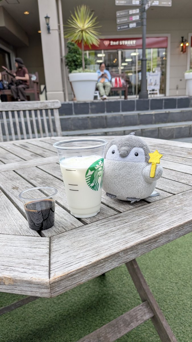 ryosukeRAX's tweet photo. @starbucks_j_cpg 
コウペンちゃんと一緒に試飲だよ。
#スターバックス https://t.co/FSd6XTeyKM