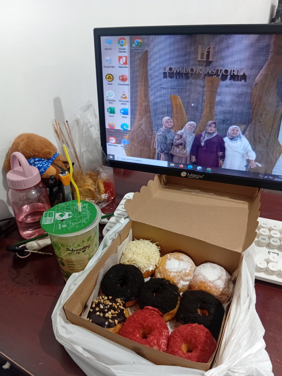 Dewiamimi's tweet photo. Celebrating my 29th birthday 🎉 https://t.co/WB2m8wgaSz