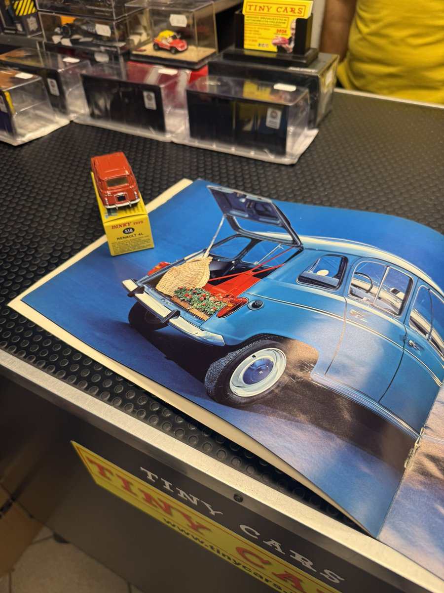 cars_tiny's tweet photo. Renault 4 #tinycars #renault4 #depliant #brochure #renault https://t.co/HulYNQ0MqW