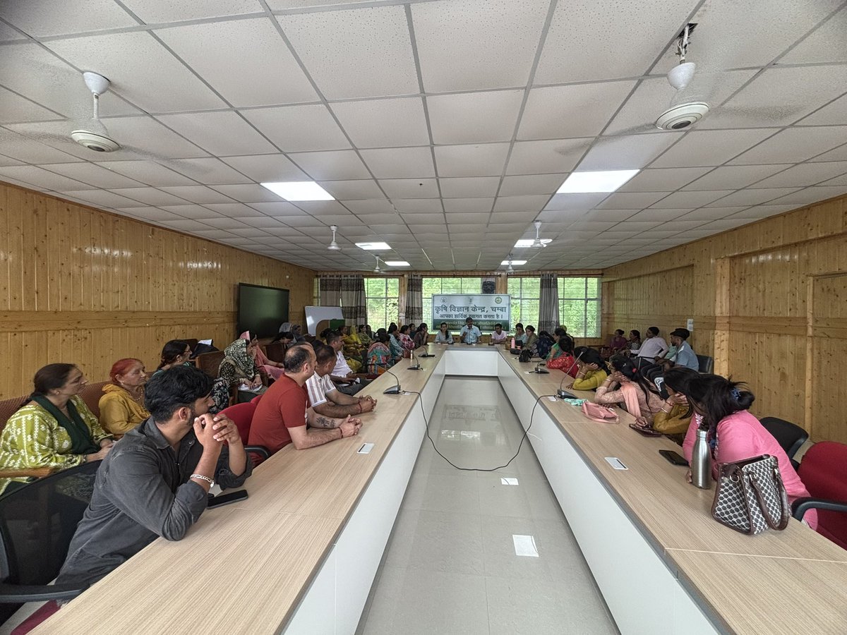 ChambaKVK's tweet photo. Training programme on  natural farming under NMNF @icarindia @atari1icar @AgriGoI @ChouhanShivraj @HPAUbest #icarindia #atariicar #AgriGoI  @OfficeofSSC @PMOIndia #ICAR #Naturalfarming @Nauniuniversity #nauniuniversity https://t.co/tQI1qKy13F