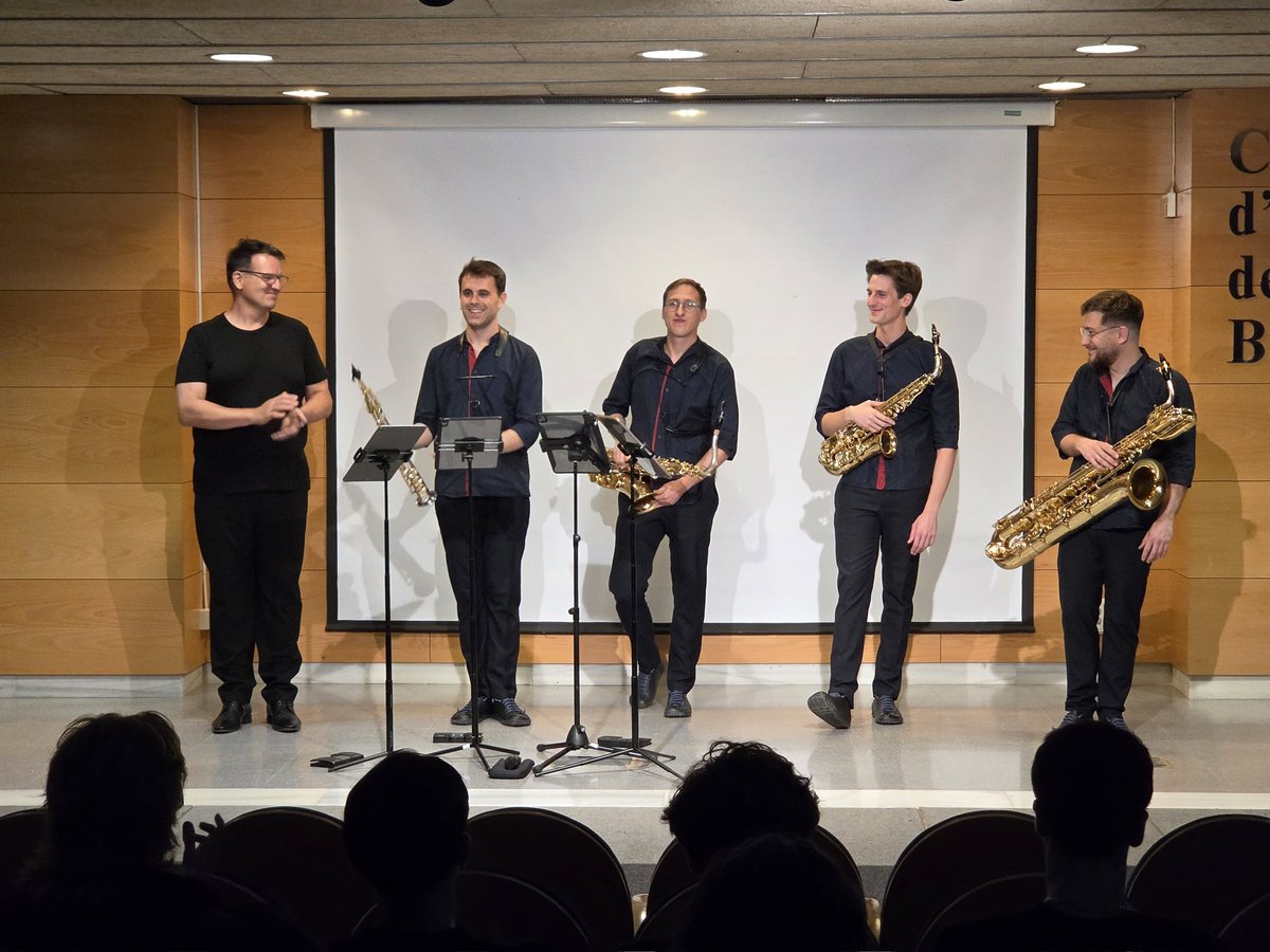 AjuntamentBerga's tweet photo. 🎷El Pavelló de Suècia va acollir ahir el concert inaugural de la VII Acadèmia Mestral. El quartet Kebyart i Nacho Gascón van oferir una actuació amb peces de compositors reconeguts com Bach, Mozart o Schubert. El concert obre una setmana dedicada al saxòfon clàssic a la ciutat. https://t.co/87SyzZrKCe