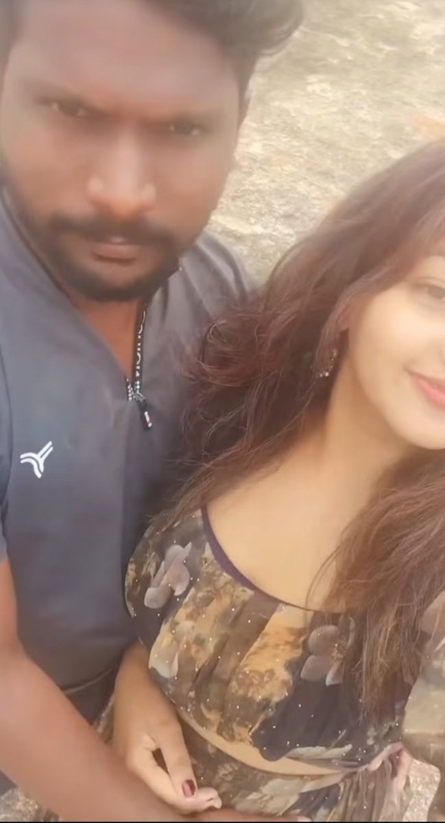 Queen_sonu01's tweet photo. इन दोनों की भी जंगल में 13 मिनट 11 सेकंड की फिल्म रिलीज हो गई है 🤣 https://t.co/RHKmukN8KP