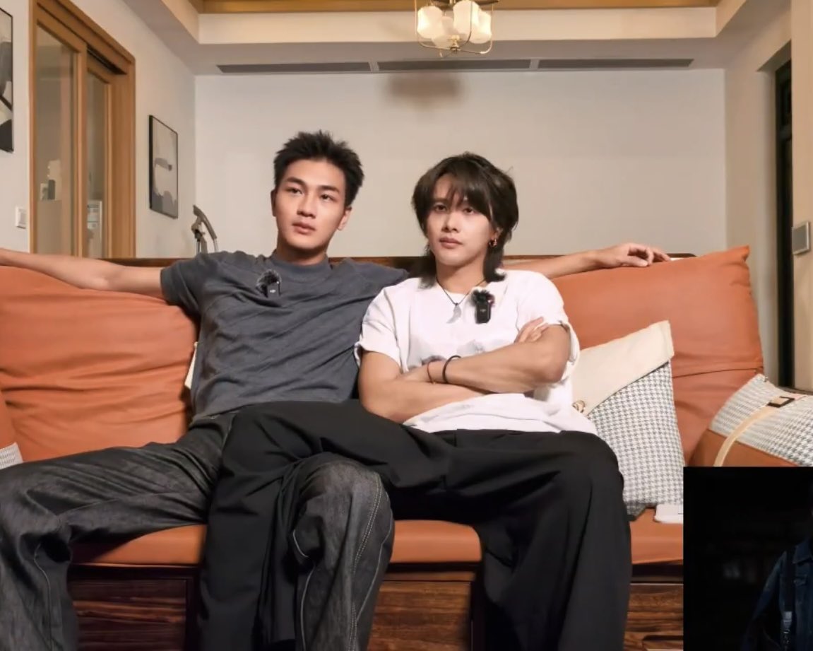 JanjiraPhai's tweet photo. ภาษากายอย่างหนึ่งของ ม๋าเด็กกับพี่คนสวย 
ท่าระหว่างนั่ง Reaction  ซี่รีส์ 🐳🐻#寒阳风起春山境 #AWinterSunWakestheWindinSpringHillsDream #LiuJingYu #Xiongyiwen https://t.co/Tu4ZtnDFor