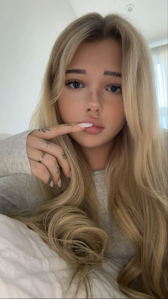 aubreytsxo's tweet photo. am i cute for a transgirl? #trans 🏳️‍⚧️ https://t.co/zKTSccfhHF