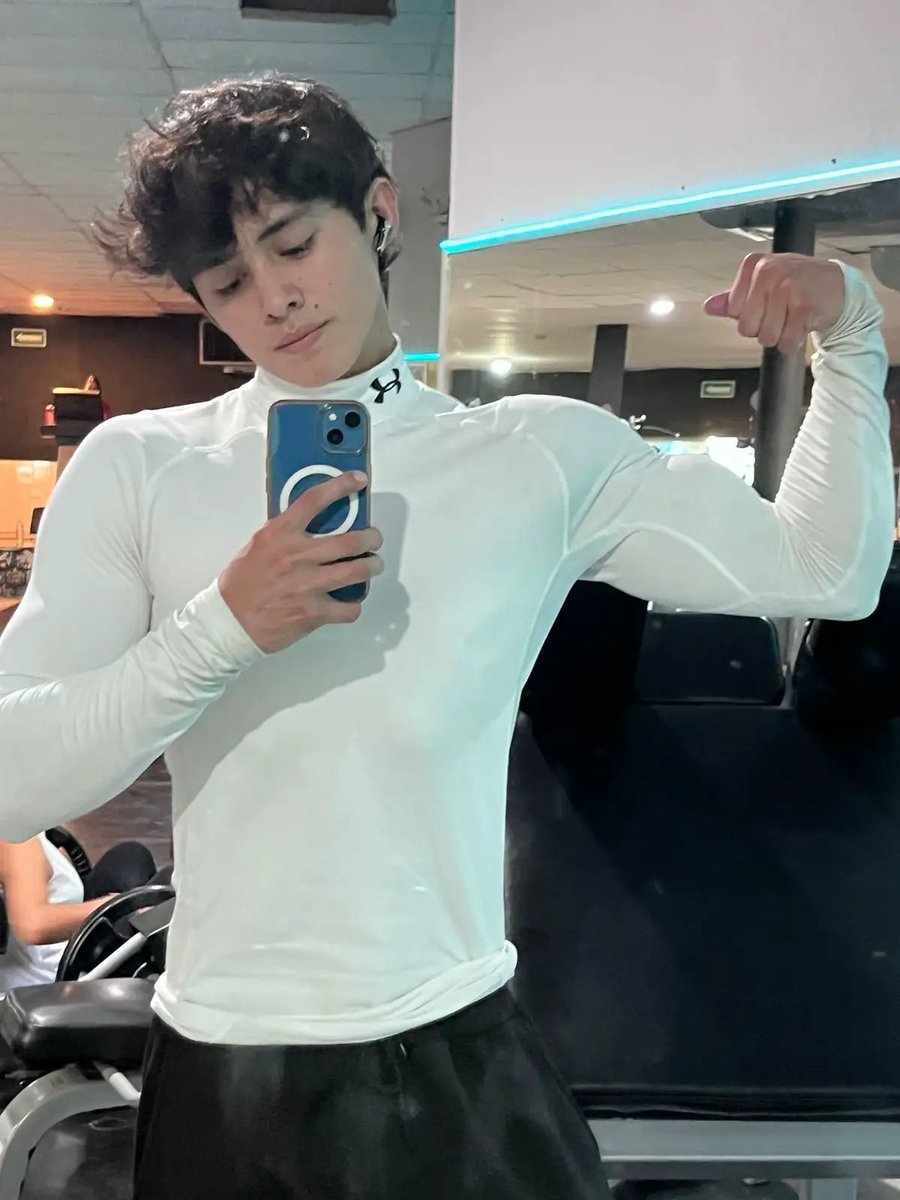 alexfit06's tweet photo. 18 años 🤠

#fit #muscle #bodybouilder #fyp #mexico https://t.co/poWtcCAvHm