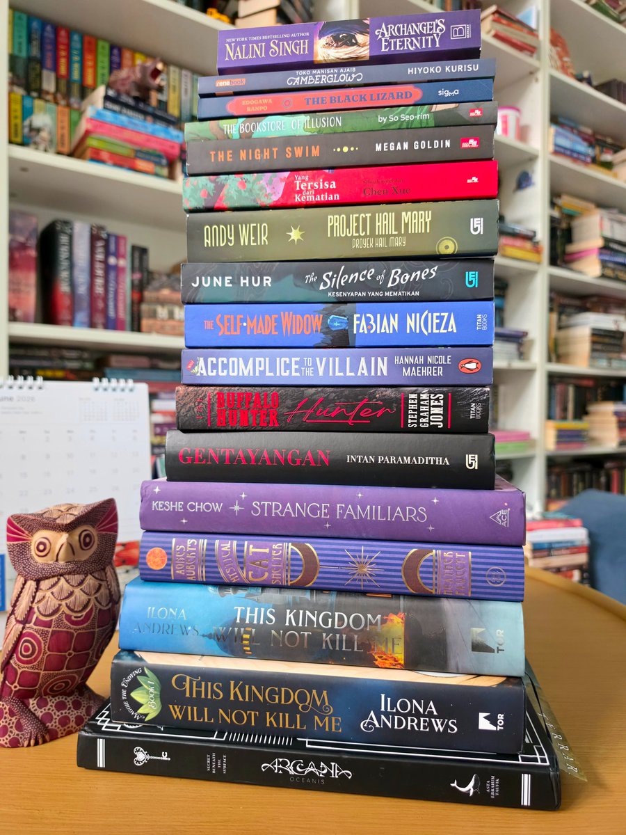 rendpuspita's tweet photo. Buku fisik ada 62 judul (separuhnya dari BBW) dan ebook (diskonan) ada 45 judul. Jadi di sisa separuh tahun ini, cuma beli yang di WL aja (rencananya) https://t.co/yYYlLvrbnl