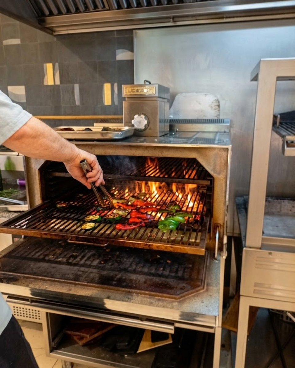 DidascaliaEG's tweet photo. Se nos cae la baba con esta formación... 🤤

Y es que nada como la práctica en una formación de Brasas y Horno Josper para conseguir resultados tan apetecibles como los que podréis ver en estas fotos. 😍 ¡La última es espectacular! 😋 https://t.co/fH9nlouv9p