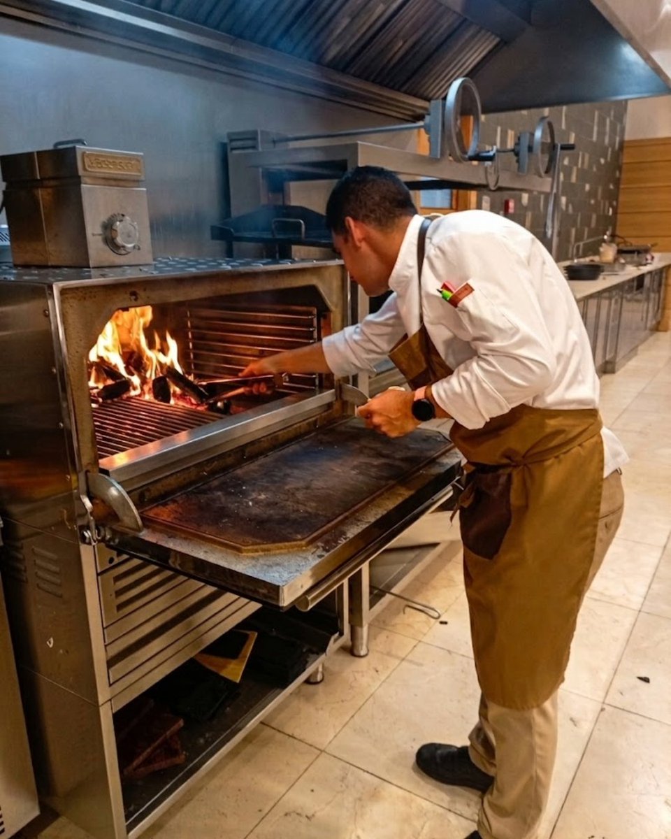DidascaliaEG's tweet photo. Se nos cae la baba con esta formación... 🤤

Y es que nada como la práctica en una formación de Brasas y Horno Josper para conseguir resultados tan apetecibles como los que podréis ver en estas fotos. 😍 ¡La última es espectacular! 😋 https://t.co/fH9nlouv9p