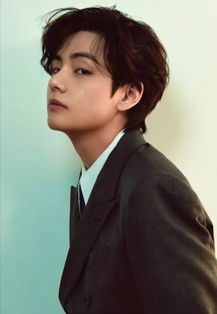 sasayyythv_'s tweet photo. Channeling the same energy. 🖤

#ARSD #ArmySelcaDay #Taehyung https://t.co/DYL0tDcIC2