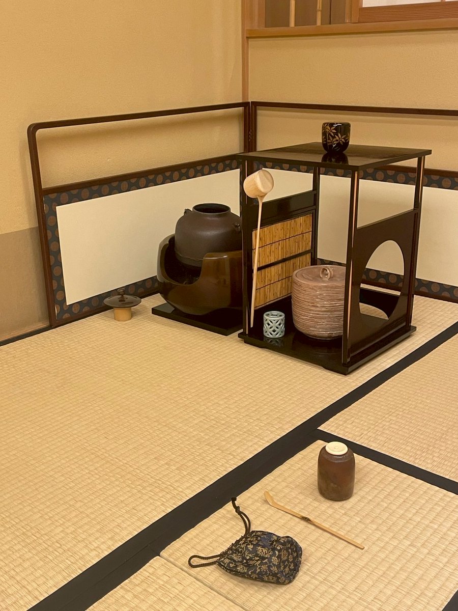 chiba_tea's tweet photo. 遅ればせながらのご報告にはなりますが、先日、水無月茶会を開催させていただきました！
足元の悪い中、お越しくださった全ての皆様に、心から感謝申し上げます。
不慣れな点もございましたが、温かなお心遣いのおかげで、大変実りある時間となりました。
次回、11月の大学祭茶会でお待ちしています！ https://t.co/ItfpekNTEG