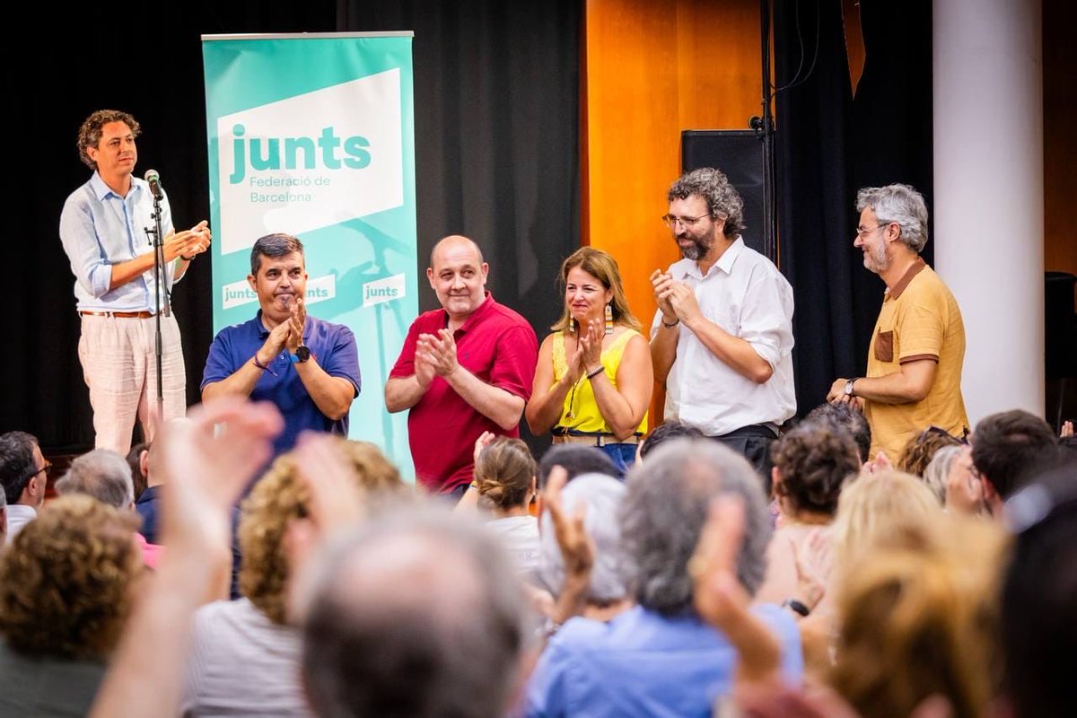 neusmunte's tweet photo. Trobada de tot l’equip municipal de @Junts_BCN i Assemblea del partit a BCN amb el secretari general @jorditurull i el candidat @jmartigalbis per escalfar motors de cara a les municipals! 
Amb presència d’alguns dels nostres referents metropolitans, gràcies per ser-hi! #Junts https://t.co/pY8hRB5rvb